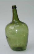 Übergroße Apotheker-Flasche, Anf.19.Jhd. olivgrünes Glas mit Lufteinschlüssen, gestreckte