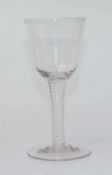 Großes Fadenglas, deutsch/ holländisch um 1800 farbloses Glas mit weißen Spiralfäden, leicht