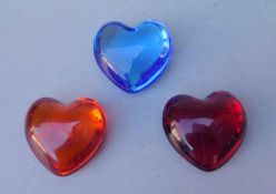 Baccarat, Christalleries de (Paris): 3 Kristallherzen in den Farben Rot, Blau, Bernstein, jeweils