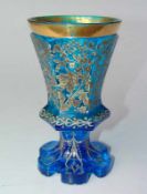 Ranftbecher, Biedermeier, Böhmen um 1830 indigo-blaues Glas, florale Dekoration in Form einer