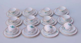 Königl. Meissen (Unterglasurblaue Marke, nach 1945): Kaffee-Geschirr für 12 Personen, Form Marselle,