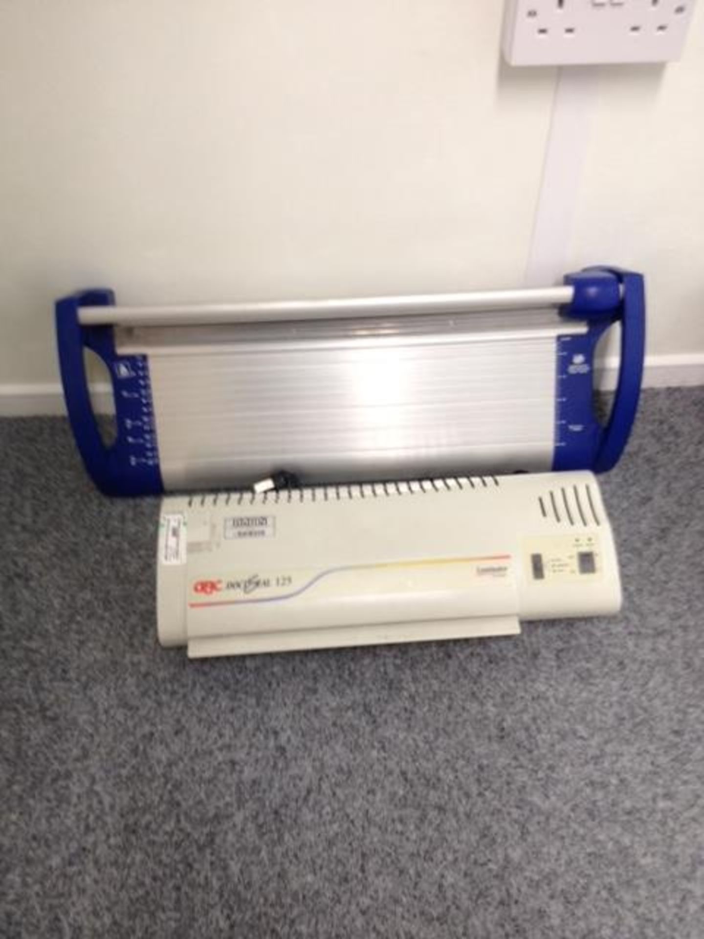 GBC DocuSeal 125 desktop laminator and Avery paper trimmer