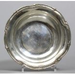 Schale. 850/000 Silber, 508 g. Gebauchte Wandung, Rand mit Rocaillen- und Blütenrelief. Deutsch,