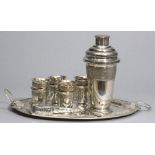 Asiatisches Cocktailset, 13-teilig. 900/000 Silber, 1.886 g. Fein reliefierte und ziselierte,