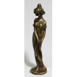 Jugendstil-Petschaft. In Form eines schüchternen Mädchens im Gewand. Bronze mit Restpatinierung.