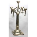 Girandole, vierarmig/fünfflammig (abnehmbarer Aufsatz). 800/000 Silber, ca. 1.324 g. Schaft in