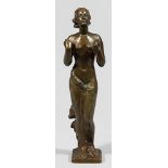 Unbekannter Künstler (um 1942) Stehender Mädchenakt. Bronze mit brauner Patina. Auf Plinthe