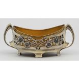 Jugendstil-Jardiniere. Zinn, versilbert. Schiffchenform mit floral durchbrochen gearbeitetem Rand