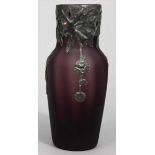 Art Deco-Vase. Violettes, matt geätztes Glas. Gestreckte, optisch längs gerippt geblasene