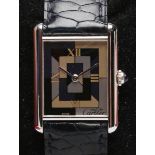 Armbanduhr "Cartier Tank". Massives 925/000 Silbergehäuse. Saphirglas. Ausgefallenes Zifferblatt, so