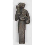 Kleine Statuette der Göttin Bastet. Bronze. Die Göttin ist in Menschengestalt mit dem Kopf einer