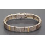 Designerarmband. 925/000 Silber und 750/000 GG, 29,9 g. Zehn rechteckige Glieder und verdeckte