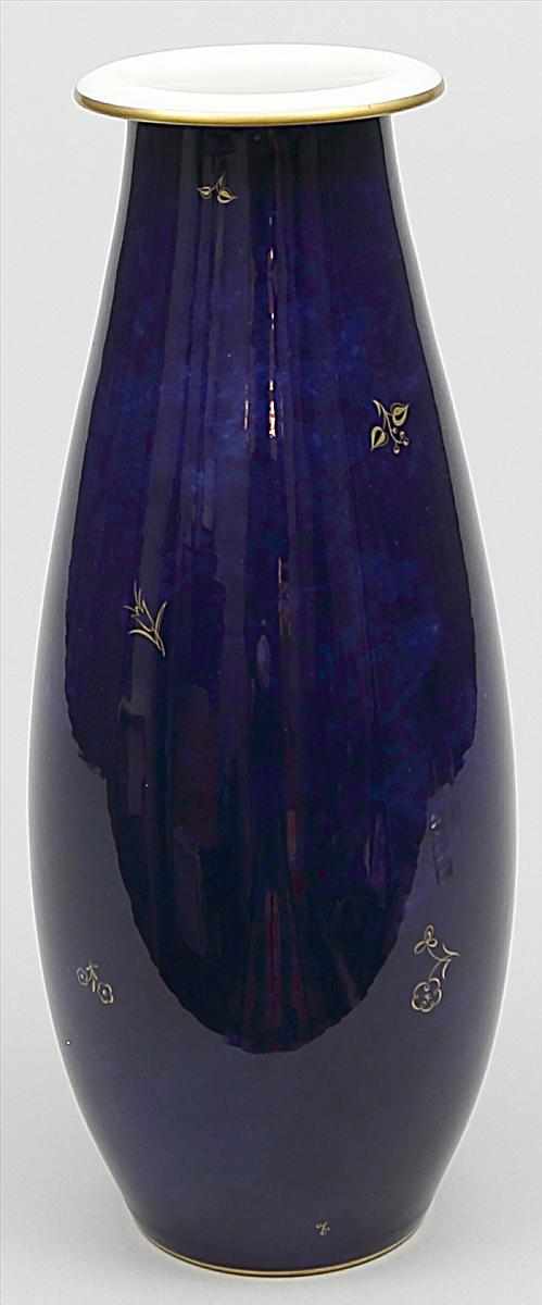 Art Deco-Vase, Sèvres. Porzellan. Eiförmige Laibung mit kobaltblauer, gewölkter Glasur und