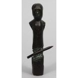 Brockhaus, Lutz (geb. 1945 in Berlin) Herme mit Stift. Bronze, dunkel patiniert (teils grünlich