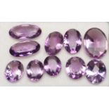 Zehn Amethyste, zus. 33,05 ct. Oval facettiert in unterschiedlichen Größen und Farbnuancen.