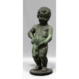 Unbekannter Künstler (um 1910) Brunnenfigur "Manneken Pis". Bronze mit grün-brauner Patina (