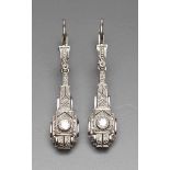 Paar Art Deco-Diamantohrhänger mit Sicherungsbügel. 590/000 GG und WG, brutto 3,3 g. Bewegliche