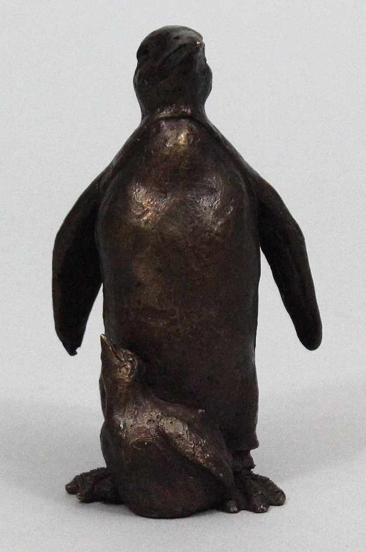 Lipensky, Franz Josef (geb. 1932 in Böhmisch-Leipa/Nordböhmen) Pinguinmutter mit Kind. Bronze, braun