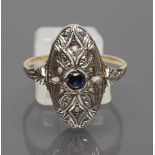 Art Deco-Damenring. 585/000 GG und WG, brutto 2,1 g. Oval durchbrochen gearbeiteter Ringkopf,