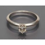 Brillantsolitärring. 585/000 WG, brutto 2,7 g. Besetzt mit Brillant, ca. 0,25 ct. RW 55.