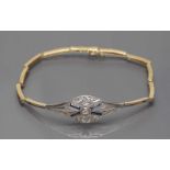 Art Deco-Damenarmband. 18 kt. GG und WG, geprüft, brutto 6,6 g. Durchbrochen gearbeitete,