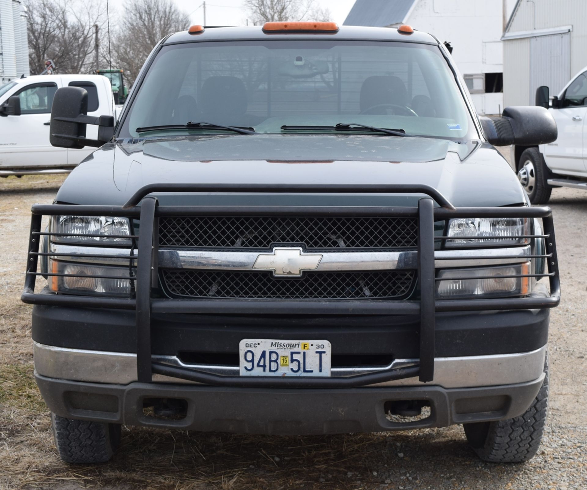 Lot 1076 2004 Chevy 3500 Duramax 4x4 dually flatbed with hydro bale spike, 6-speed manual - Image 2 of 4