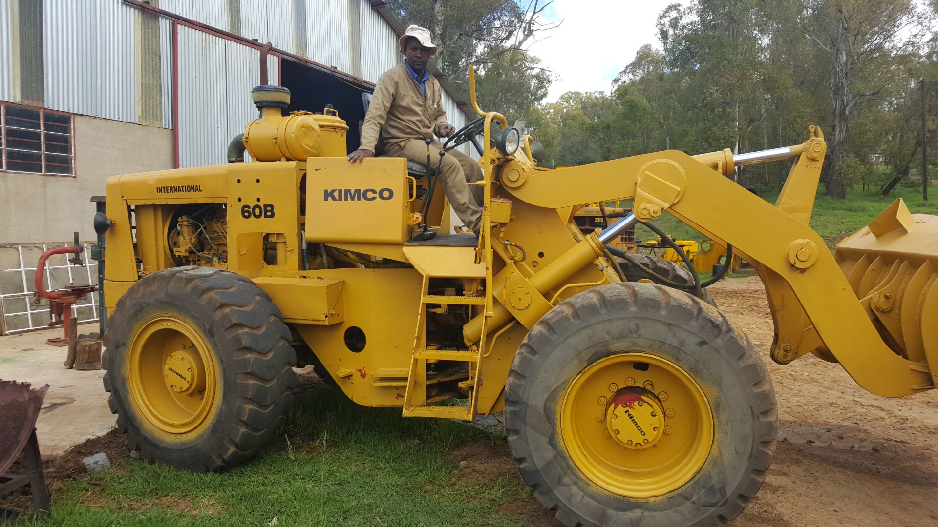 Kimco 60B International Loader - Image 3 of 9