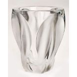 Gr. Vase "Ingrid", Lalique Frankreich 20. Jh.Kristall dickwandig m. 4 gr. stilis. u. satinierten