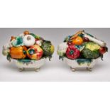 Paar Schaugerichte "Gemüse und Obst",wohl Italien 19. Jh. Heller Scherben. Ovale Schalen m.