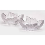 Paar Blattschalen, Lalique 20. Jh.Farbloses Kristallglas. Rand m. mattiertem relief. Blattrand. 1