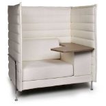 Alcove-Highback Sofa mit Tisch,Entwurf: Ronan & Erwan Bouroullec 2006, Ausführung: Vitra 2012.