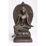 Sitzender Buddha, Bronze, Tibet 19. Jh.Bronze, dunkel patiniert. H 16 cm Prov.: Sammlung Heinrich