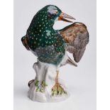 "Sich putzender Vogel", Meissen 1977.Grün gefiederter Vogel, den li. Flügel erhoben, den Kopf nach