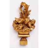 Barocke Holzschnitzerei"Blumenvase", 18. Jh. Weichholz, geschnitzt u. Gold gefasst. Gr. plast.