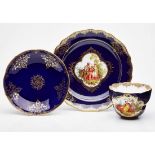 Kaffeegedeck, Meissen Pfeifferzeit (1924-34).Kobaltblauer Fond m. Goldspitzenmalerei. Wandung u.