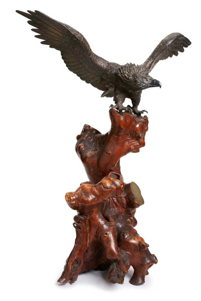 Bronzeadler auf naturalist. Wurzelsockel,Asien um 1910-14. Bronze dunkel patininert. Adler mit