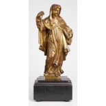 Bronze "Heilige Teresa", wohl 17. Jh.Vergoldet. Stehende Figur in Habit m. einem Pfeil in ihrer re.,
