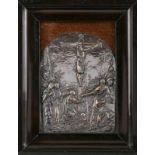 Reliefplatte 19. Jh. "Calvarienberg" Getriebenes Kupfer, versilbert, H 15,5, B 11,5 cm Auf