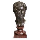 Bronze Portrait des Kaisers Hadrian, Italien 19. Jh. Dunkel patiniert. Leicht seitl. gewandter