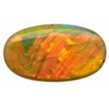 Ungefaßter Opal Milchig weiß, länglich oval, L 3 cm, B 1,6 cm