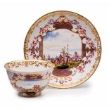 Koppchen mit UT, Meissen um 1730. Glockenförm. Koppchen, gemuldete UT. Je m. farbigen