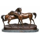 Gr. Bronze nach Pierre Jules Mène (1810-1879) Zwei Pferde, Anfang 20. Jh. Braun patiniert. Dicht