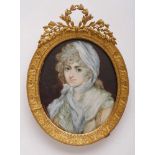 Miniatur Mädchen mit Tuch im gelockten Haar, wohl England um 1800. Gouache auf Elfenbein. Hoch-ov.