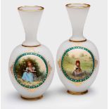 Paar Opalinglasvasen, Frankreich um 1870. Kugelige Wandung m. trichterförm. Hals. Schau- seitig
