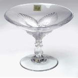 Tafelaufsatz, Lalique 20. Jh. Farbloses Glas, partiell satiniert. Flache rd. Schale m. Fuß aus 4