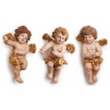Drei verschiedene barocke Engelfiguren, Italien 18. Jh. Holz geschnitzt, neu gefasst u.