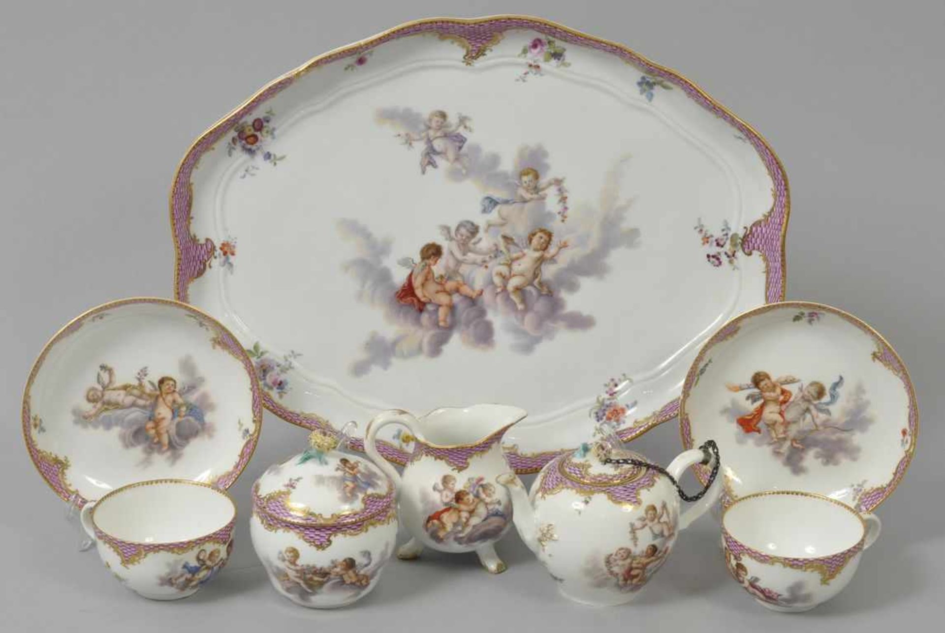 Dejeuner, Meissen, um 1770-1775 8-teilig, bestehend aus Tablett mit zwei Tassen mit Untertassen,