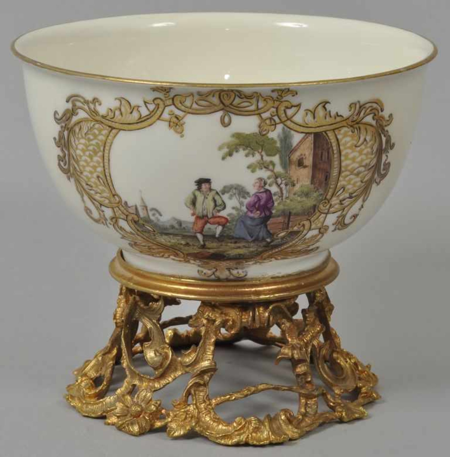 Kumme, Meissen, ca. 1740/45 Halbkugelform mit leicht ausschwingendem Rand auf Standring. - Image 2 of 4