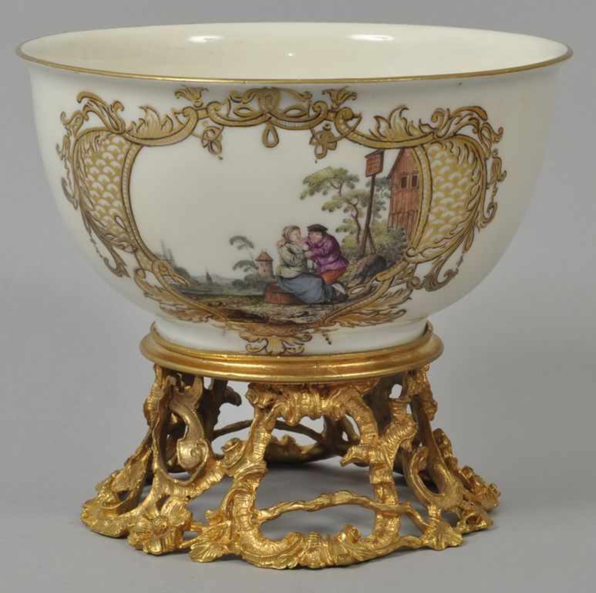 Kumme, Meissen, ca. 1740/45 Halbkugelform mit leicht ausschwingendem Rand auf Standring.