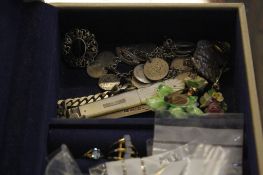 Quantity of silver jewellery and costume jewellery   to include a silver brooch, earrings, costume